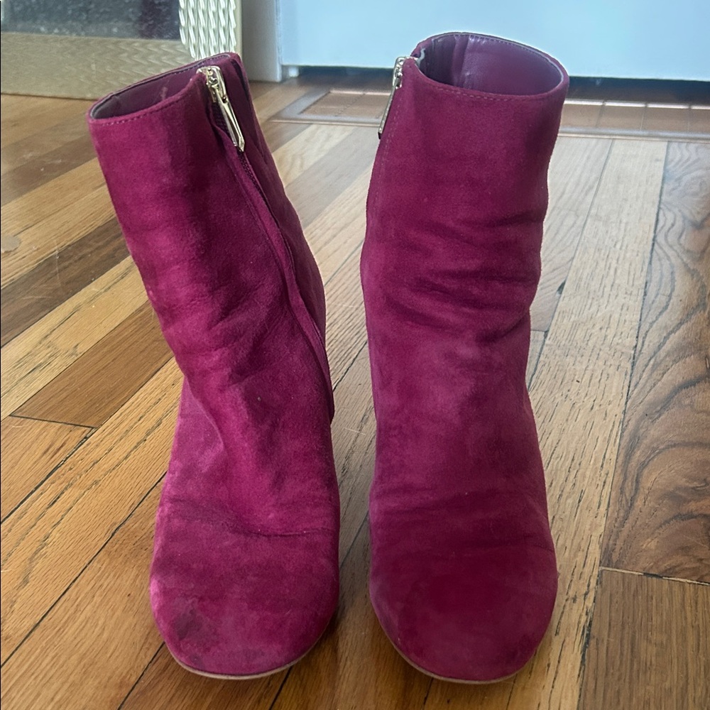 Sam Edelman Fuchsia Suede Ankle Booties w/ Gold Zipper (Dark spot on R toe)